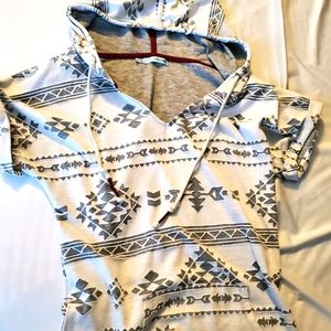 Comfy Maurices V neck light sweatshirt